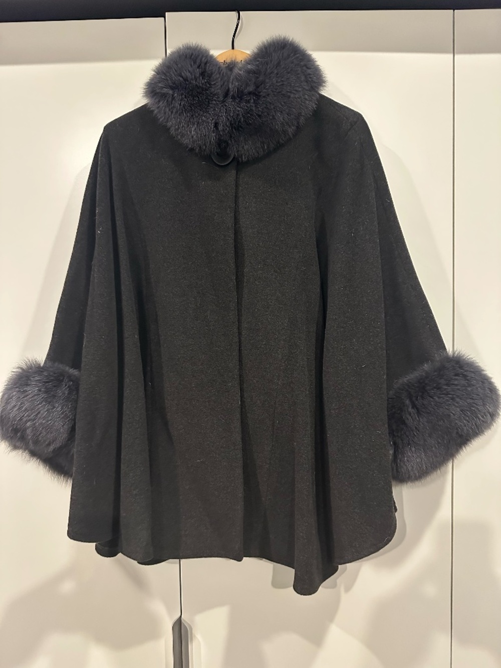 Holt Renfrew hr2 short blue fox fur trimmed wool/cashmere blend cape - OS